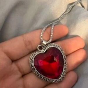 HEART Charm Necklace beautiful as a gift rerd heart ♥️